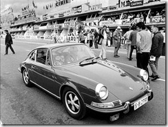 steve_mcqueen_porsche_bw