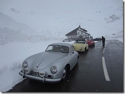 Neige dans les cols suisses ..